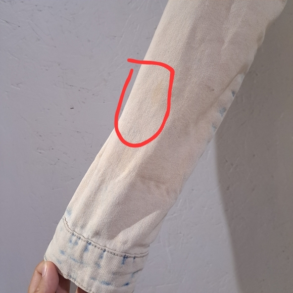 Baccini | Off white blue acid wash rhinestone button up jean jacket - Picture 3 of 13